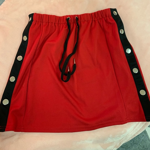 Red and black striped skater skirt - Picture 4 of 4